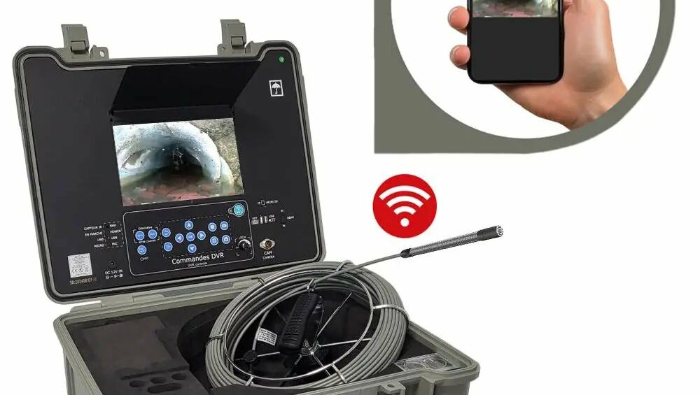 Mallette de caméra d'inspection ouverte, écran de contrôle, touret de câble et partage d'image Wi-Fi sur smartphone pour une recherche de fuite en piscine