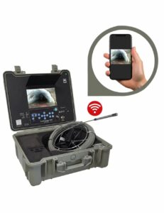 Mallette de caméra d'inspection ouverte, écran de contrôle, touret de câble et partage d'image Wi-Fi sur smartphone pour une recherche de fuite en piscine